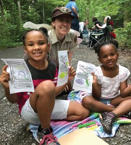 Haizlett teaching kids to paint